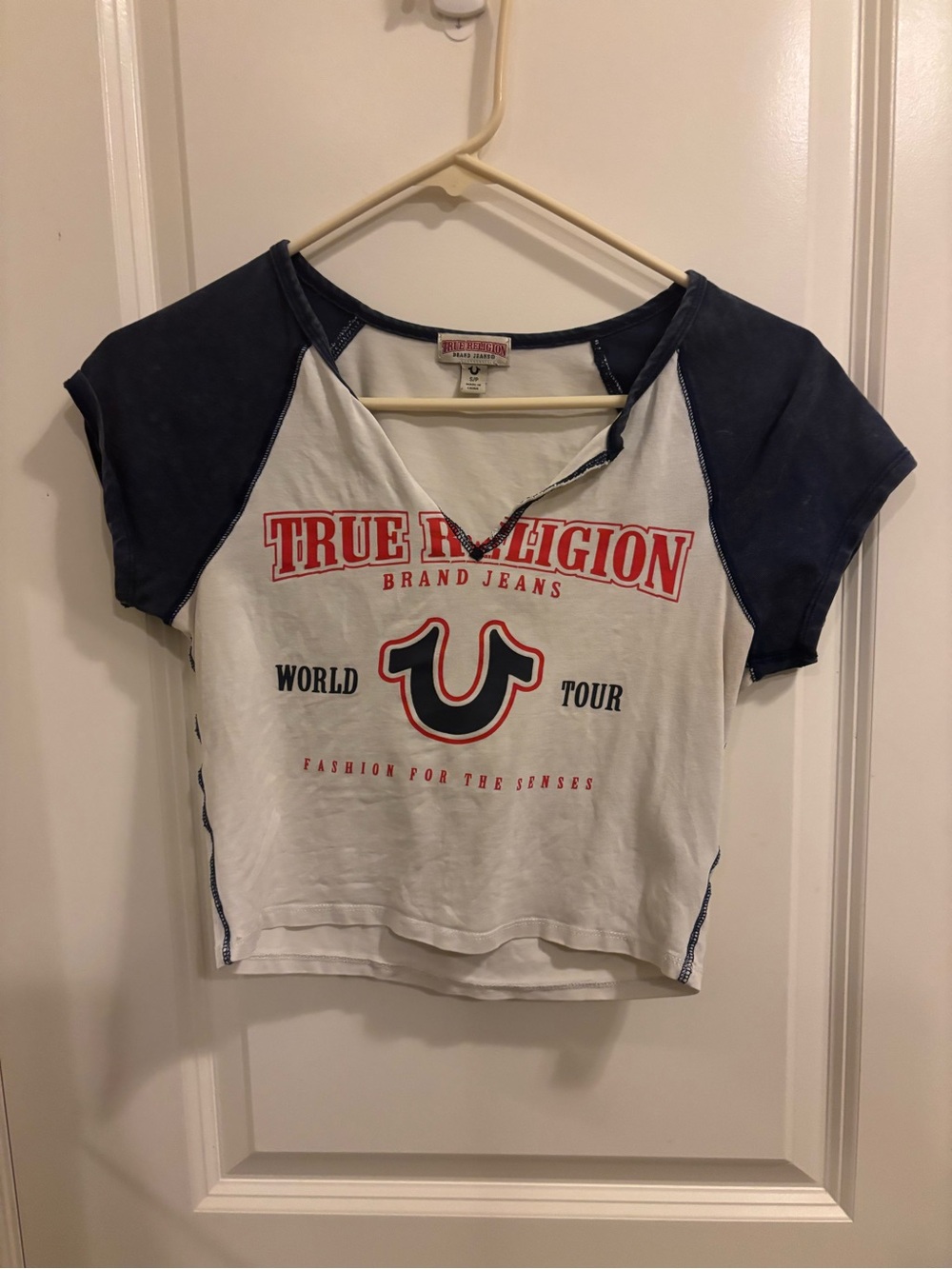True Religion Women’s ‘World Tour’ Vintage White & Navy Logo cropped Tee S/P